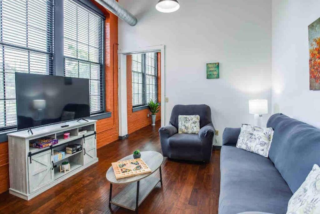 Ny Style Centric Loft With King Bed By Park Av. Lejlighed Rochester Eksteriør billede