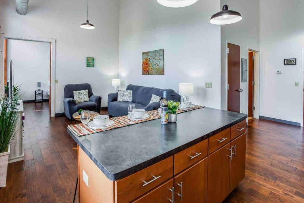 Ny Style Centric Loft With King Bed By Park Av. Lejlighed Rochester Eksteriør billede