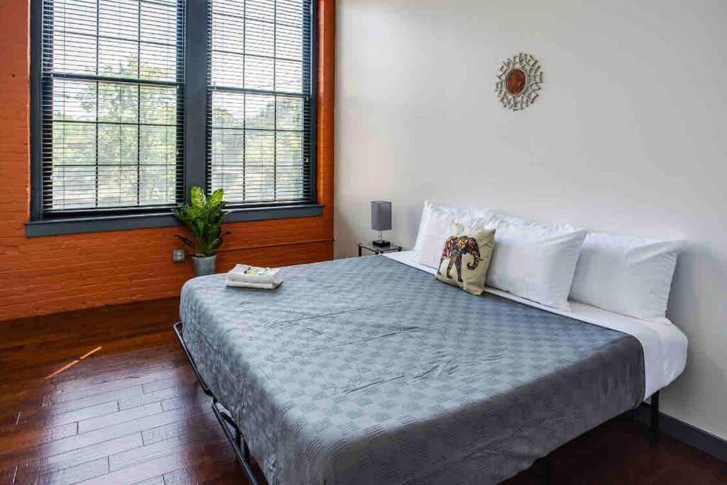 Ny Style Centric Loft With King Bed By Park Av. Lejlighed Rochester Eksteriør billede